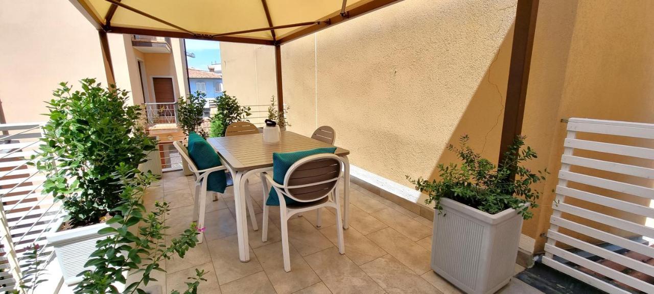 דסנזאנו דל גארדה La Piccola Goccia Desenzano-Goccia Di Lago מראה חיצוני תמונה